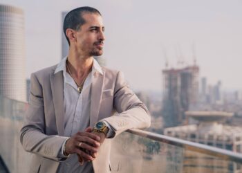 Jak pozować do zdjęć – RĘCE